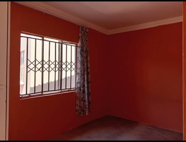 2 BEDROOM FREEHOLD FOR SALE IN VOSLOORUS